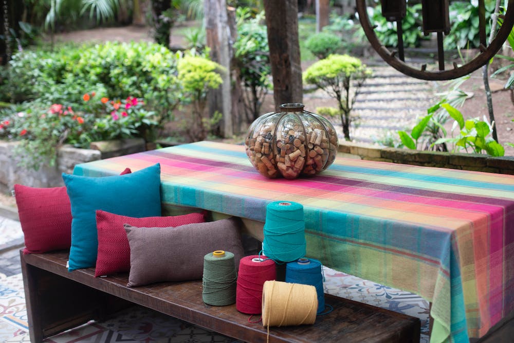 5 Tips for Choosing the Right Outdoor Pillows