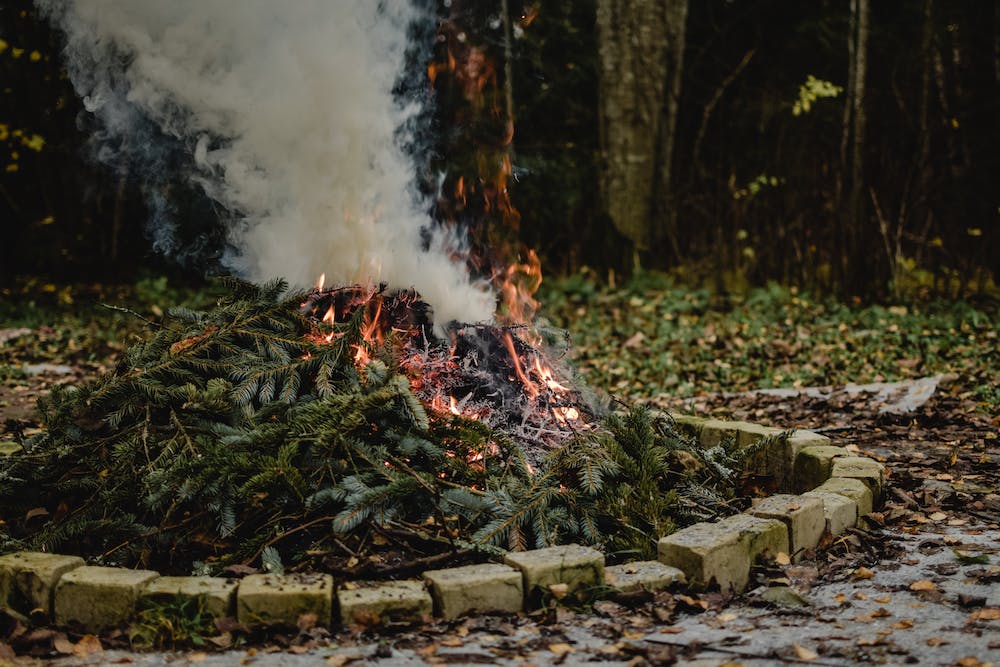 The Benefits of Adding a Fire Pit to Your Outdoor Space